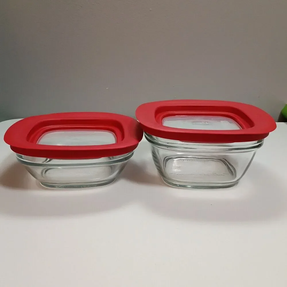 2 Rubbermaid Glass Storage Containers 4 Cups & 2.5 Cups with Lids Press To Seal